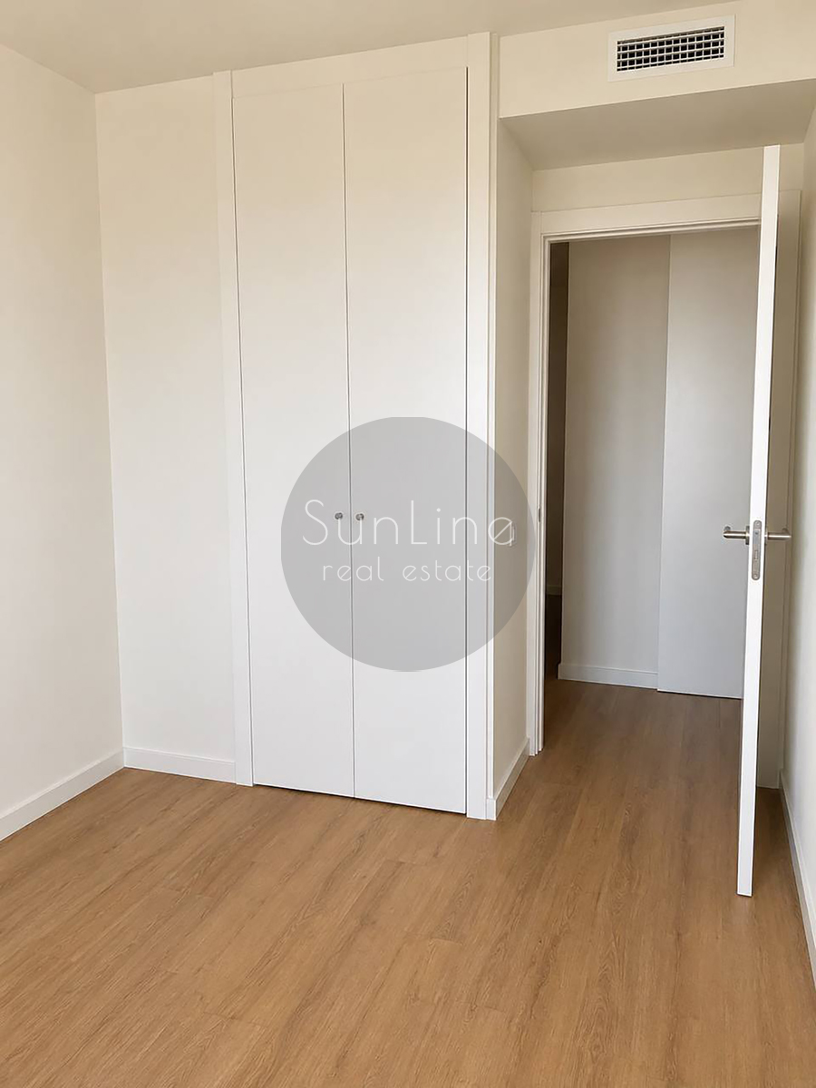 Renting a penthouse with two private terraces, garage and pool in Safranar
