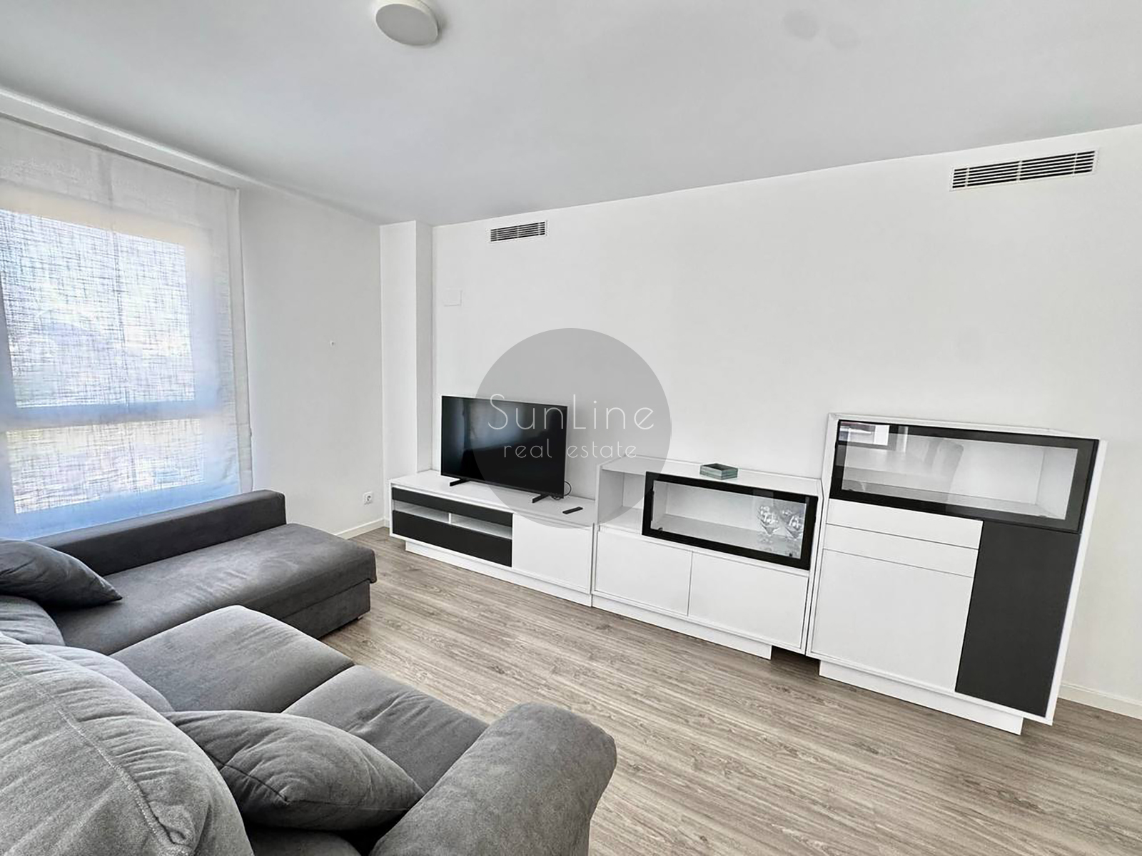 Bright modern apartment with a rooftop pool near the City of Arts and Sciences