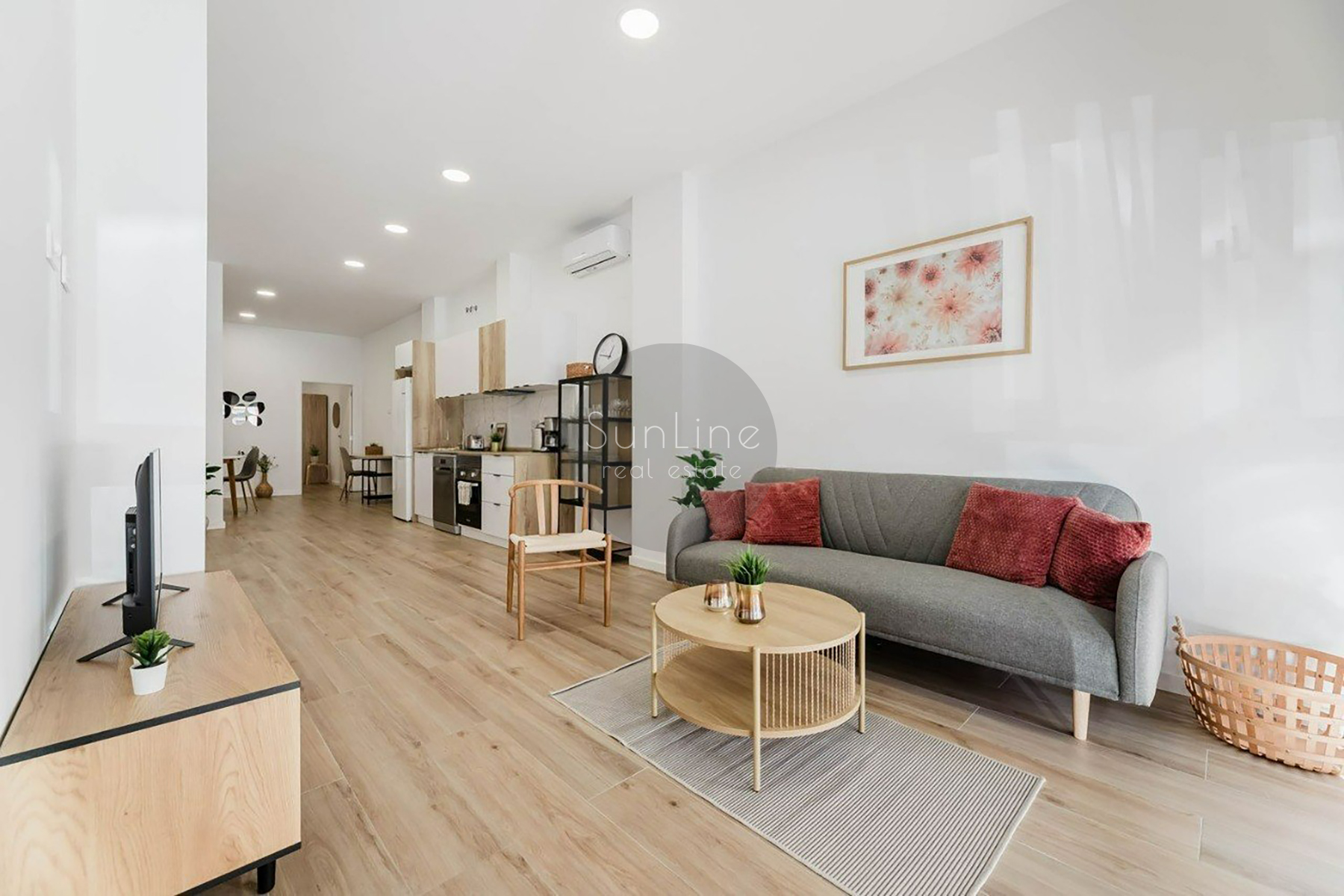 Rent of a bright furnished two-bedroom apartment after renovation