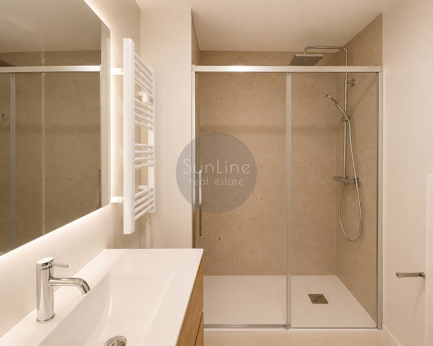 Renting a furnished apartment tailored to your taste with a balcony in a prestigious district