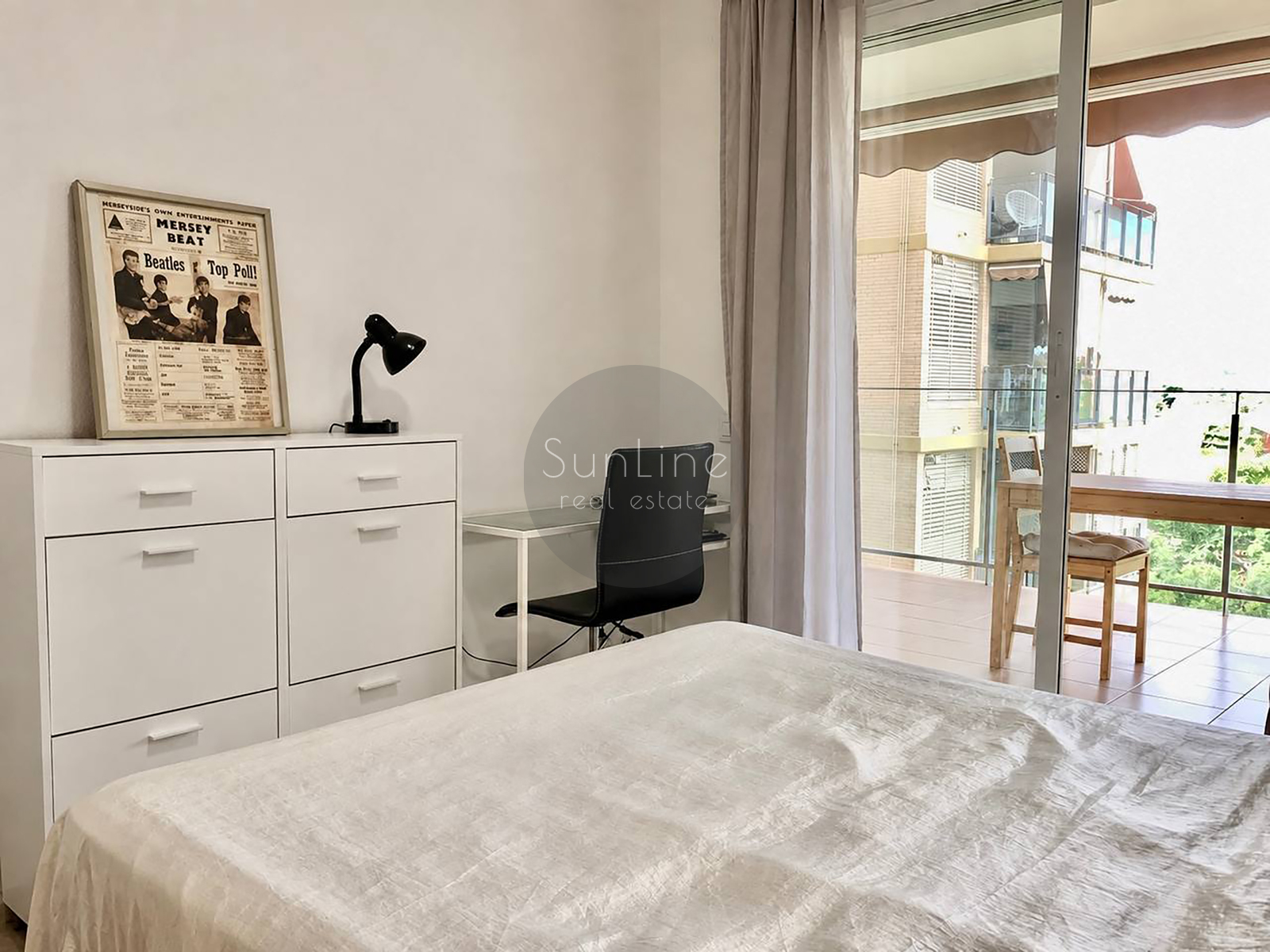 Apartment for sale with terrace, two bedrooms, pool, garage and storage room in Valterne, Paterna
