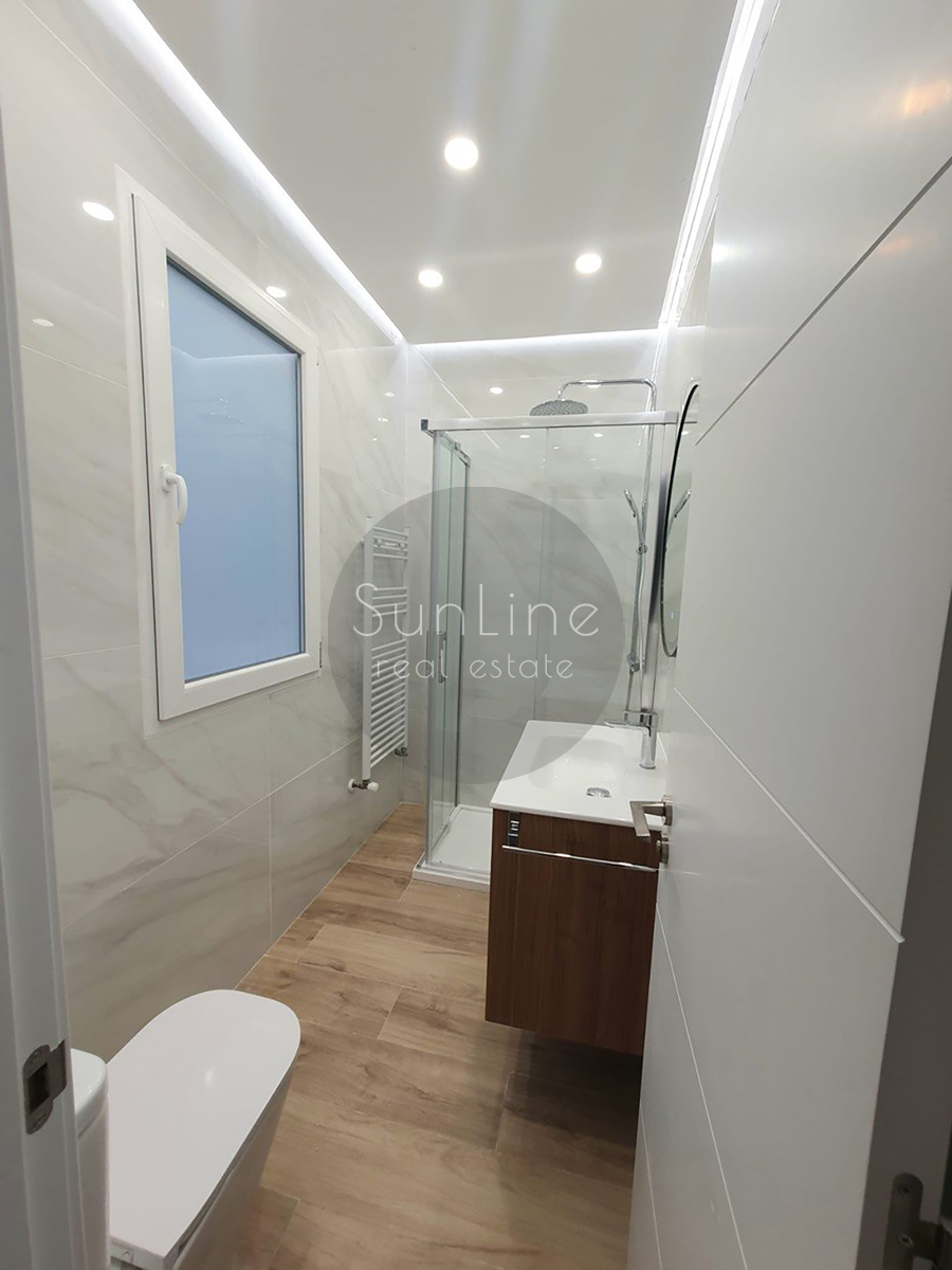 Rent of a Cozy Furnished Apartment with Two Balconies in the Heart of Russafa