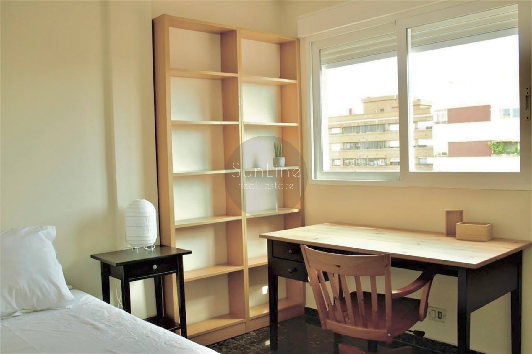 Apartment for rent on the 14th floor with a terrace and panoramic view of Valencia