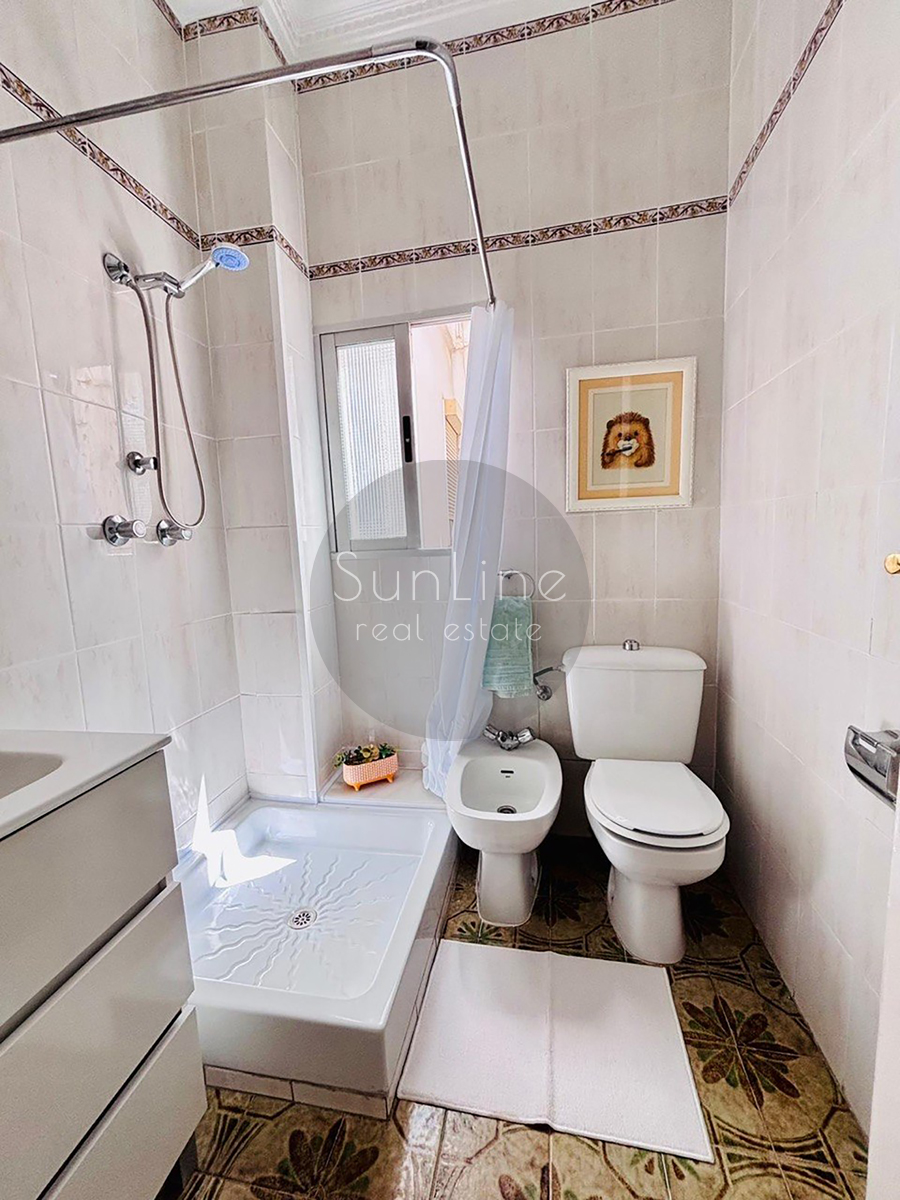 Renting a cozy three-bedroom apartment 5 minutes from Turia Park