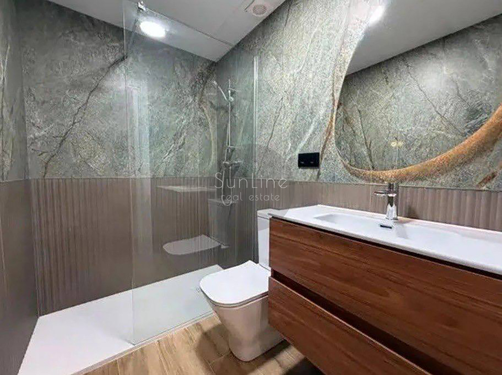 Rent of furnished housing with a terrace in a comfortable neighborhood of Valencia