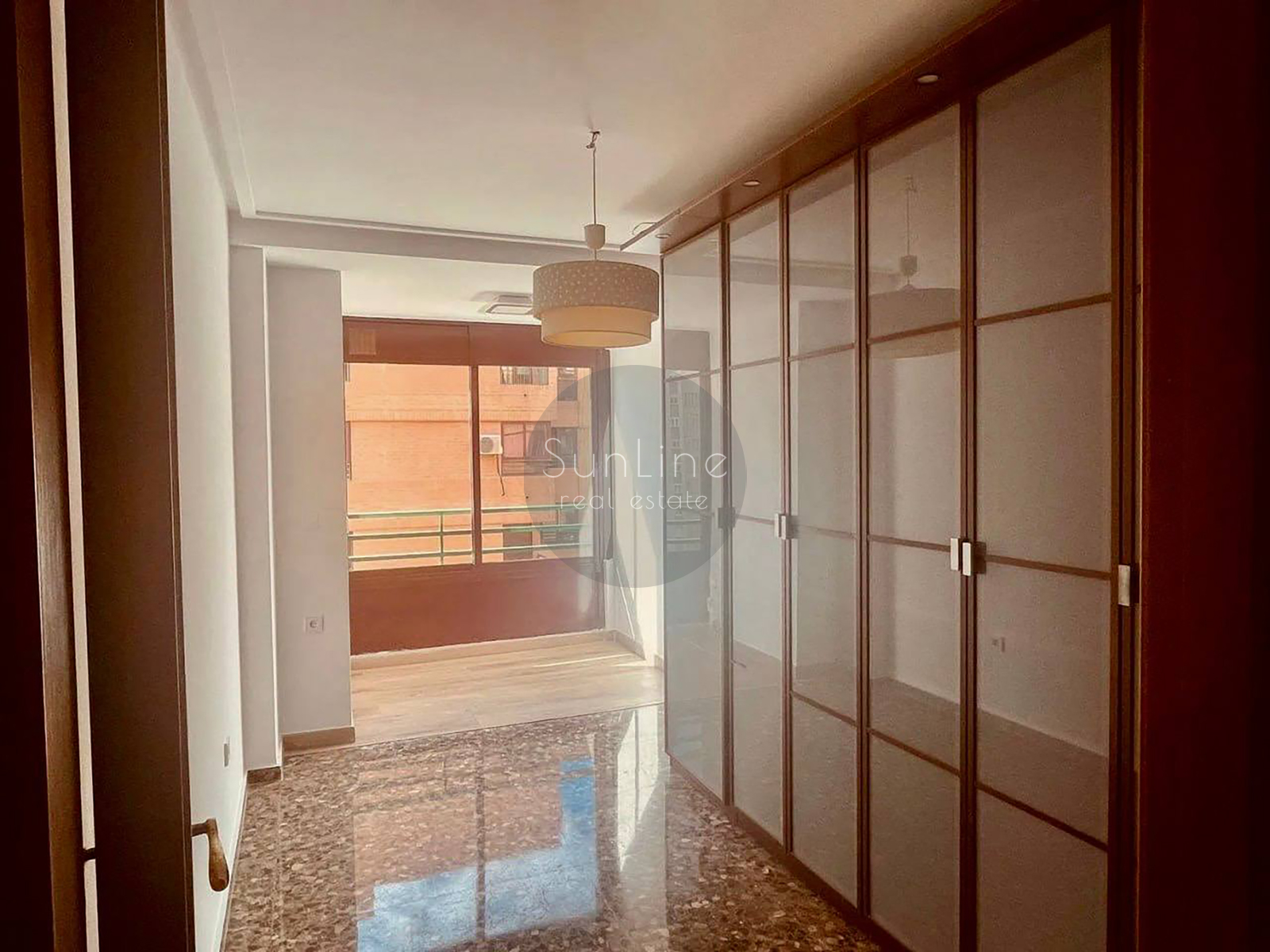 Rent of a spacious apartment with a balcony and a concierge in convenient Benimaclet