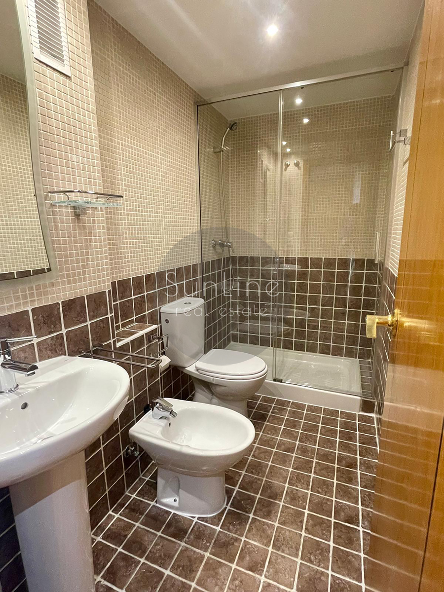 Apartment for rent with panoramic views of Turia Park and two terraces, parking included in the price