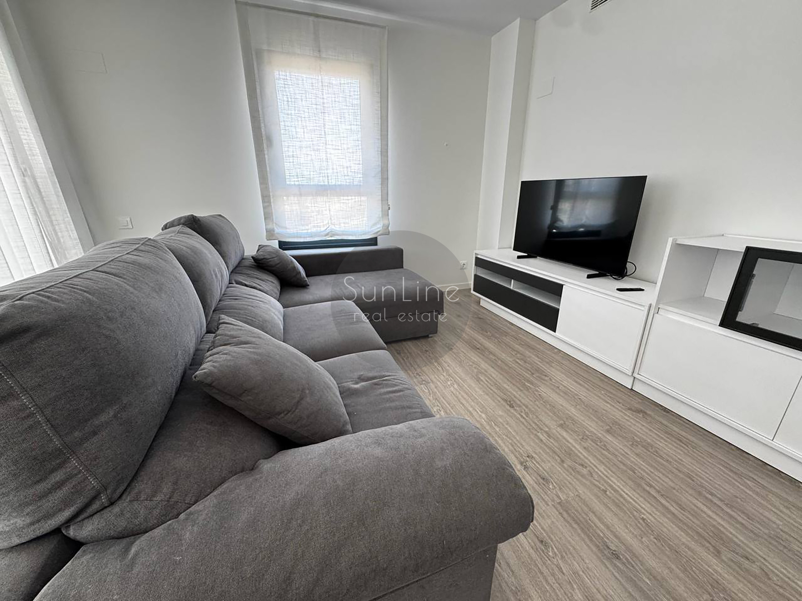 Bright modern apartment with a rooftop pool near the City of Arts and Sciences