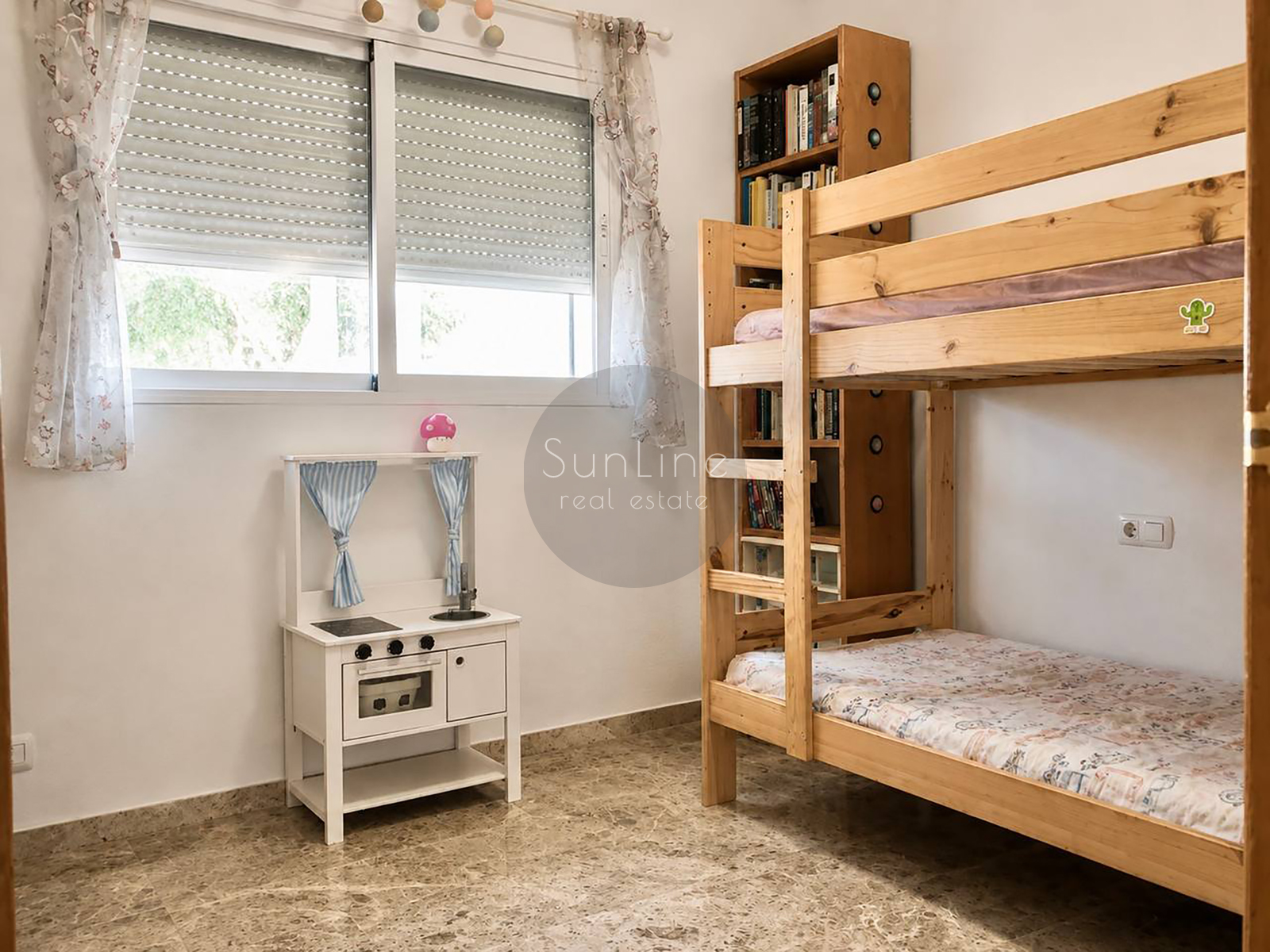 Apartment for sale with terrace, two bedrooms, pool, garage and storage room in Valterne, Paterna