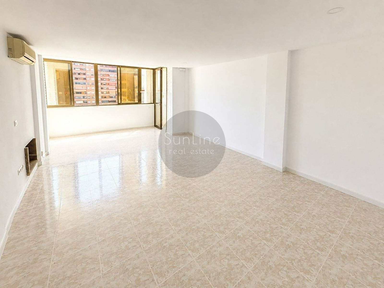 Rent of a bright apartment with four bedrooms, a garage, and a storage room