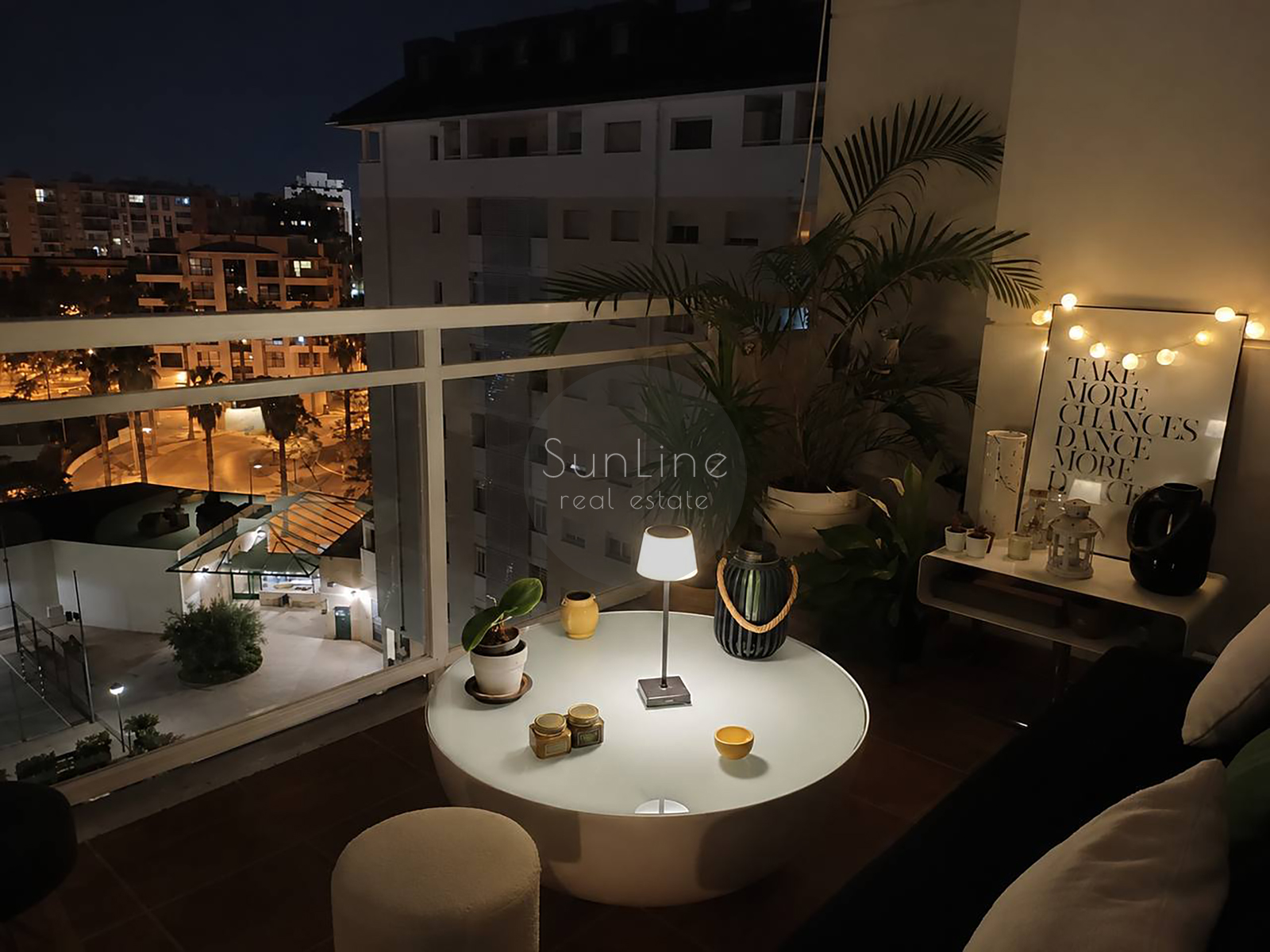 Apartment for sale with good renovation, three bedrooms and a terrace in a complex with a pool in Nou Campanar