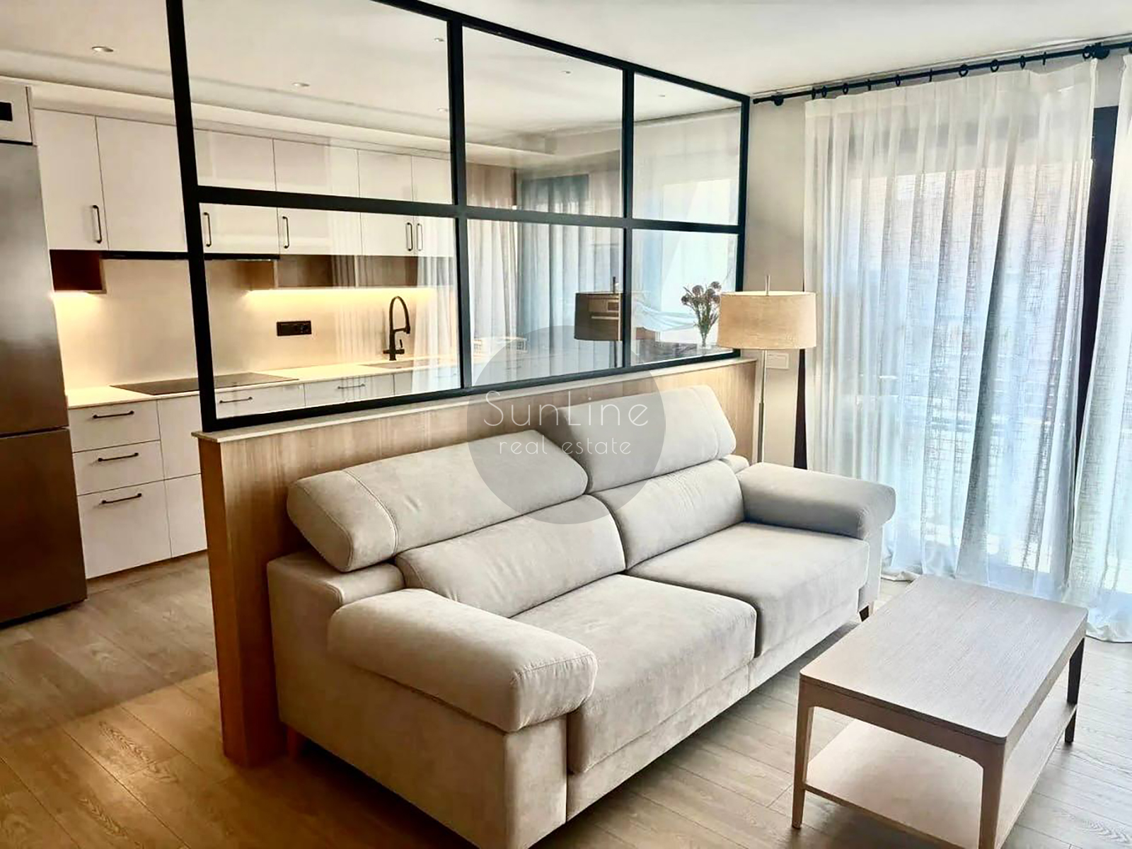 Alquiler de un apartamento espacioso con 3 dormitorios y electrodomésticos Miele y Bosch en El Pla del Real