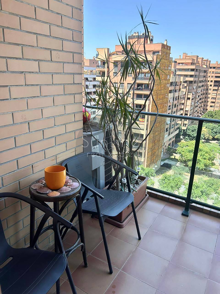 Renting a spacious apartment on the 10th floor with a pool near the City of Arts and Sciences