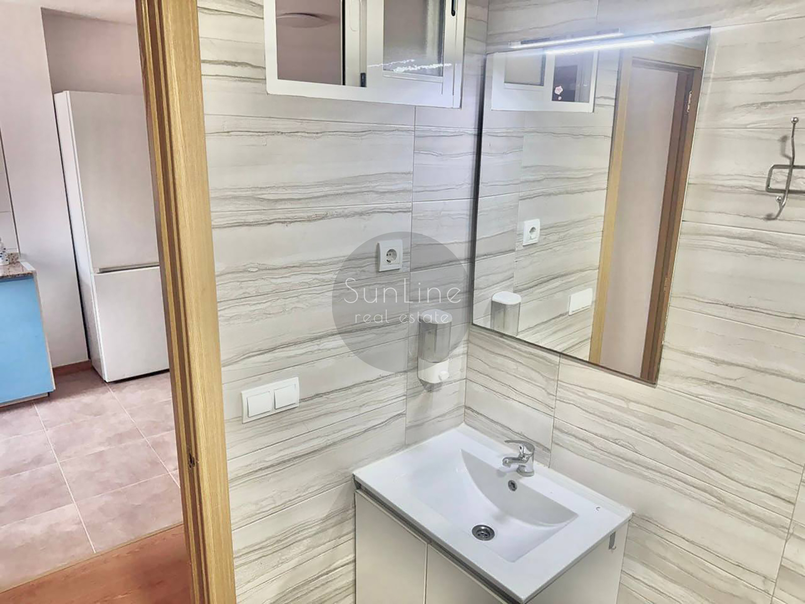 Apartment with 3 bedrooms, balcony, and new kitchen in La Roqueta