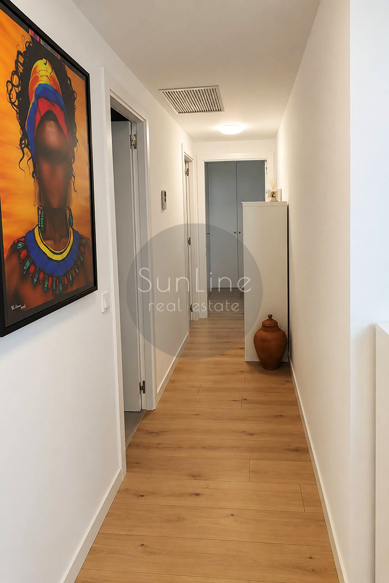 Apartment for rent with pool and garage in a modern area near the City of Arts and Sciences