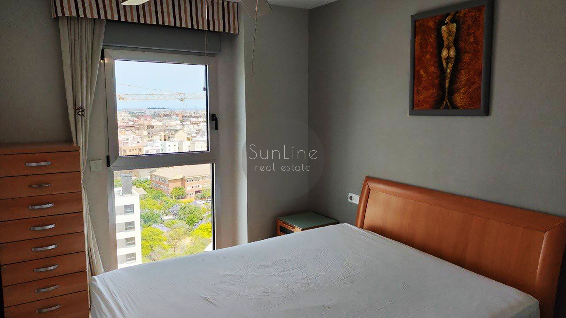Arriendo de apartamento con 2 dormitorios, garaje y gran terraza en Benicalap