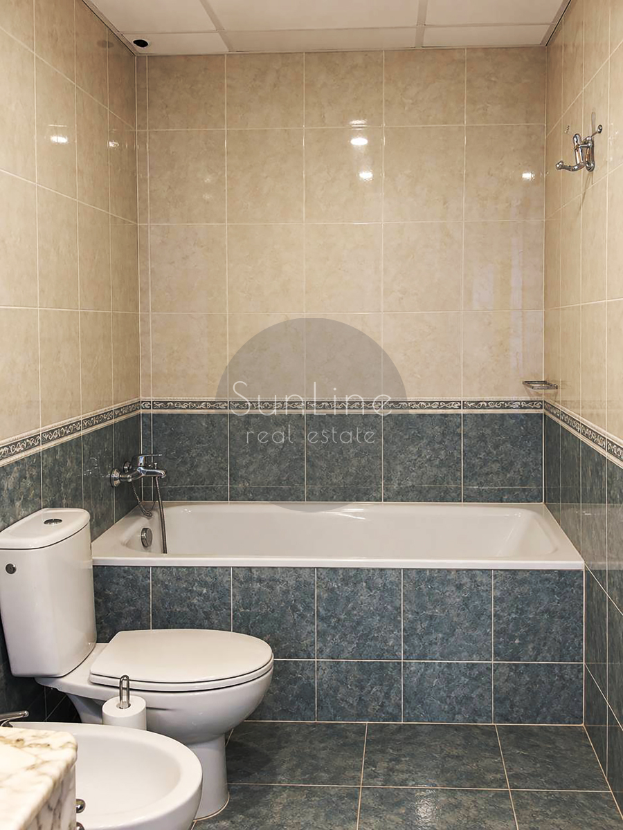 Rent of a spacious 3-bedroom apartment with a pool in Aiora