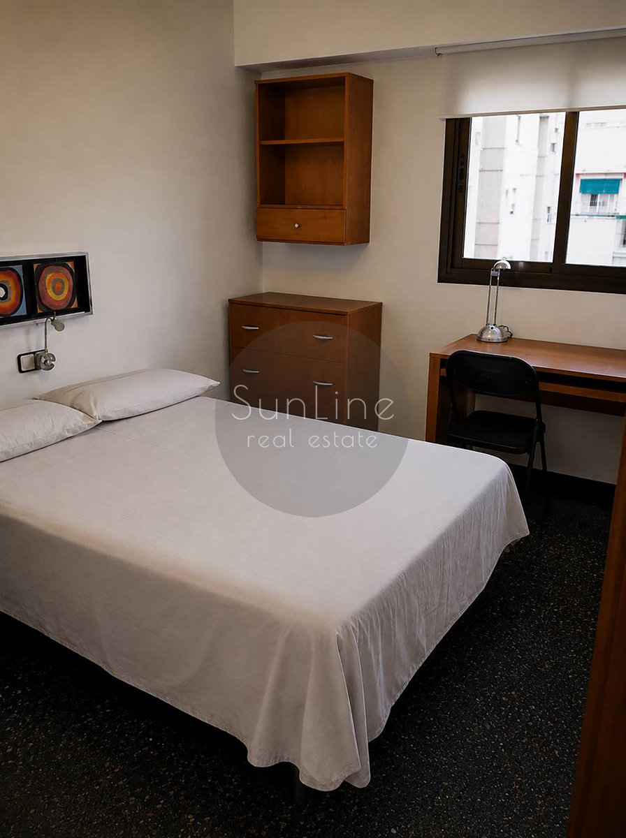Apartment rental with four bedrooms and a terrace, two minutes from Aragon metro