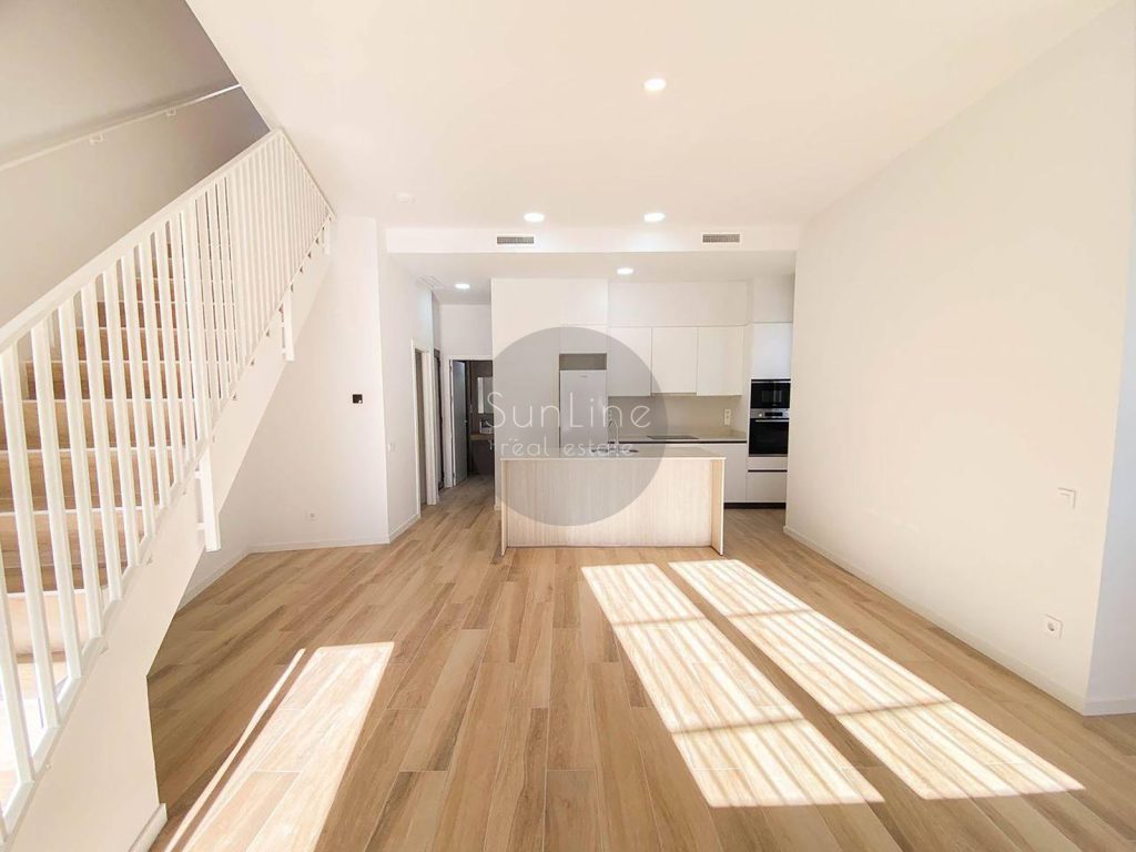 Rent of a new 2024 house with 4 bedrooms and garage in Fonteta de San Luis