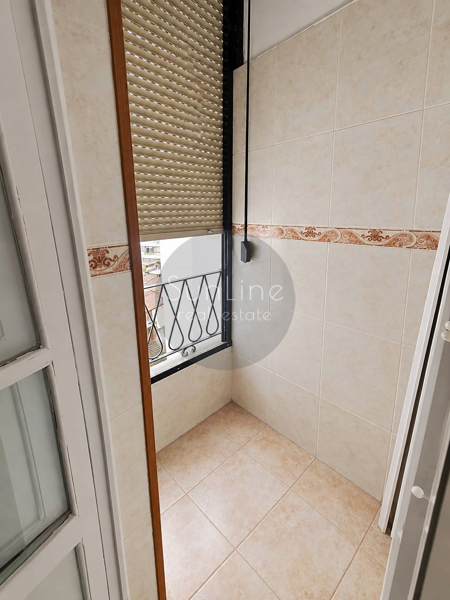 Rent of a furnished two-bedroom apartment with a storeroom near Turia Gardens