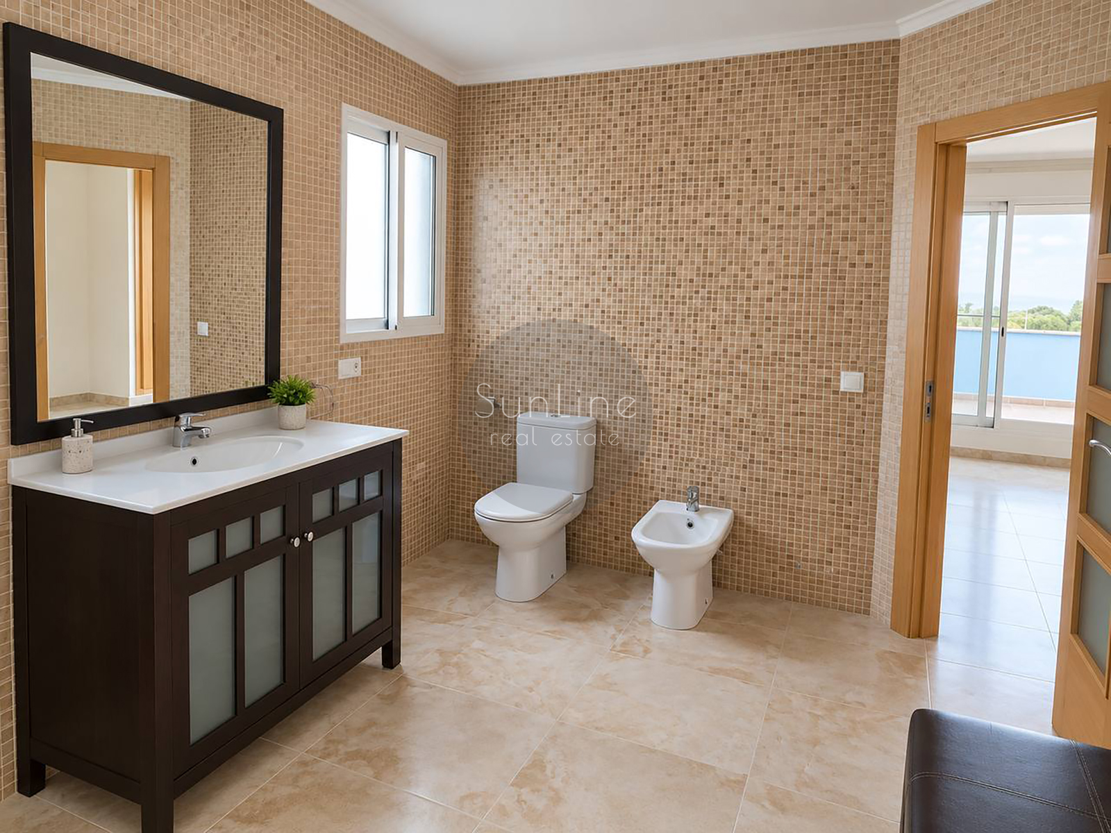Rent of a 150 m² house with a private plot of 500 m², a pool and a garage in Picassent