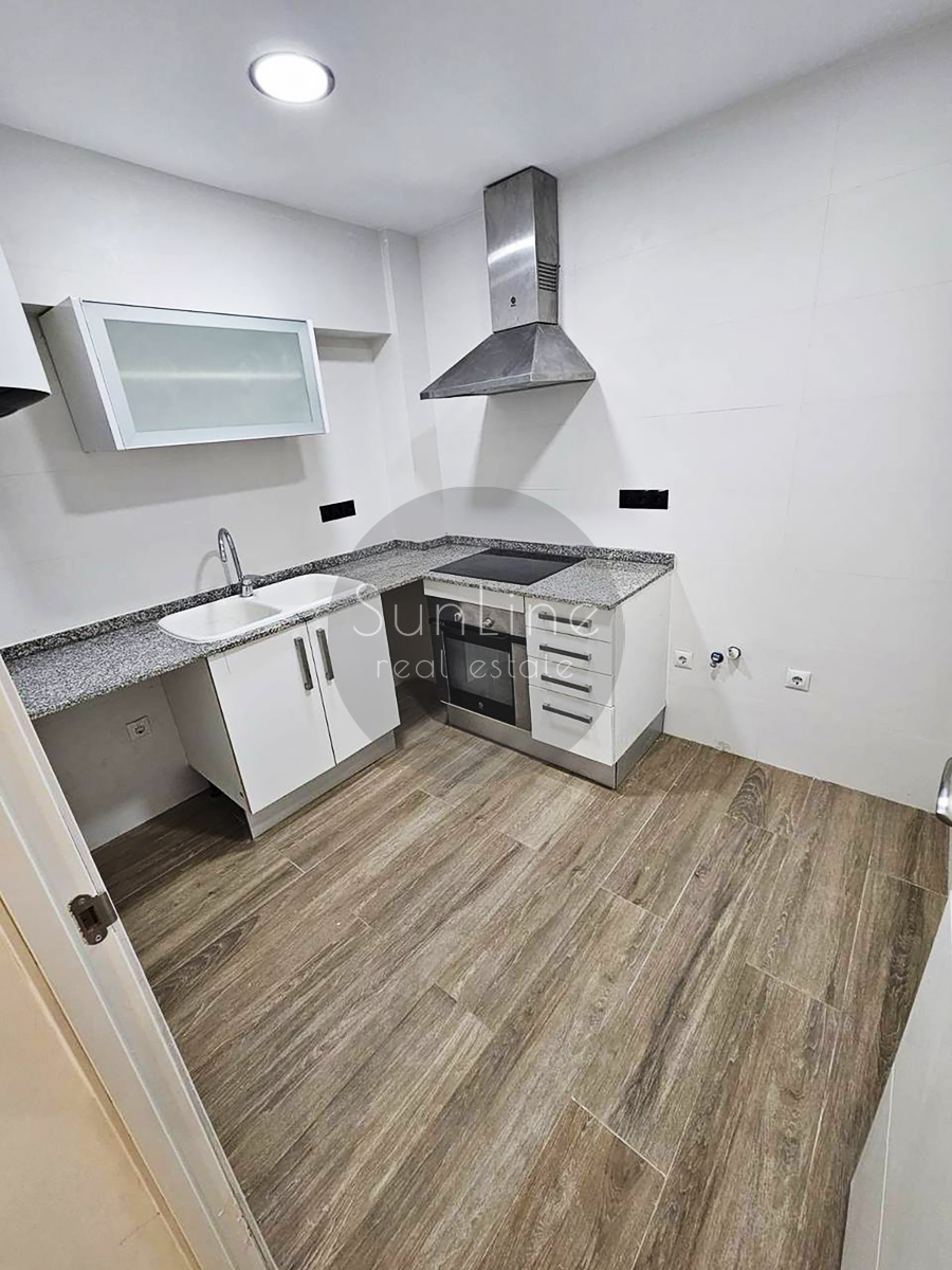 Venta de apartamento con 3 dormitorios tras completa renovación en Torrefiel