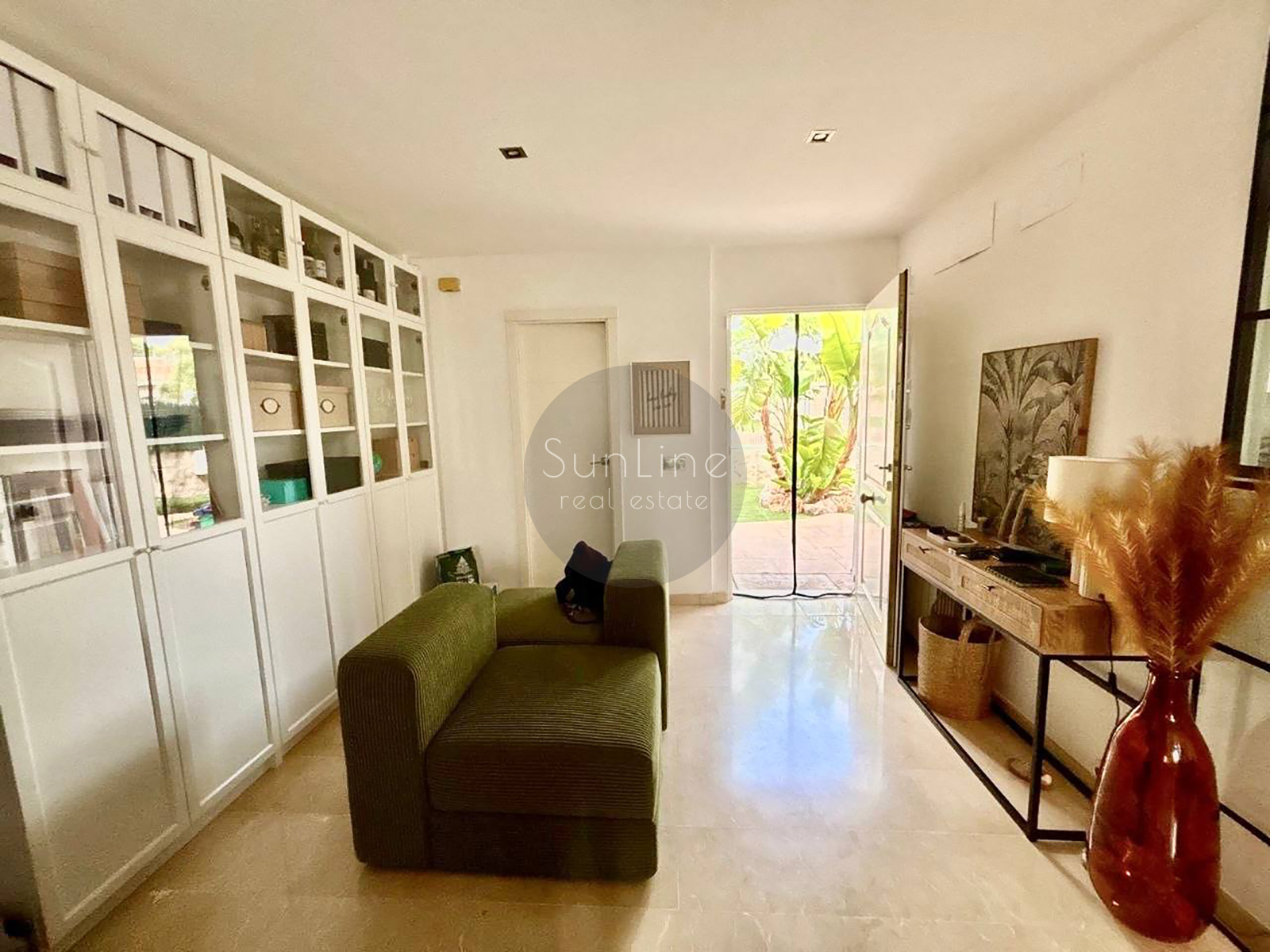 House for sale with a pool, solar panels and a 450 m² plot in Moncada