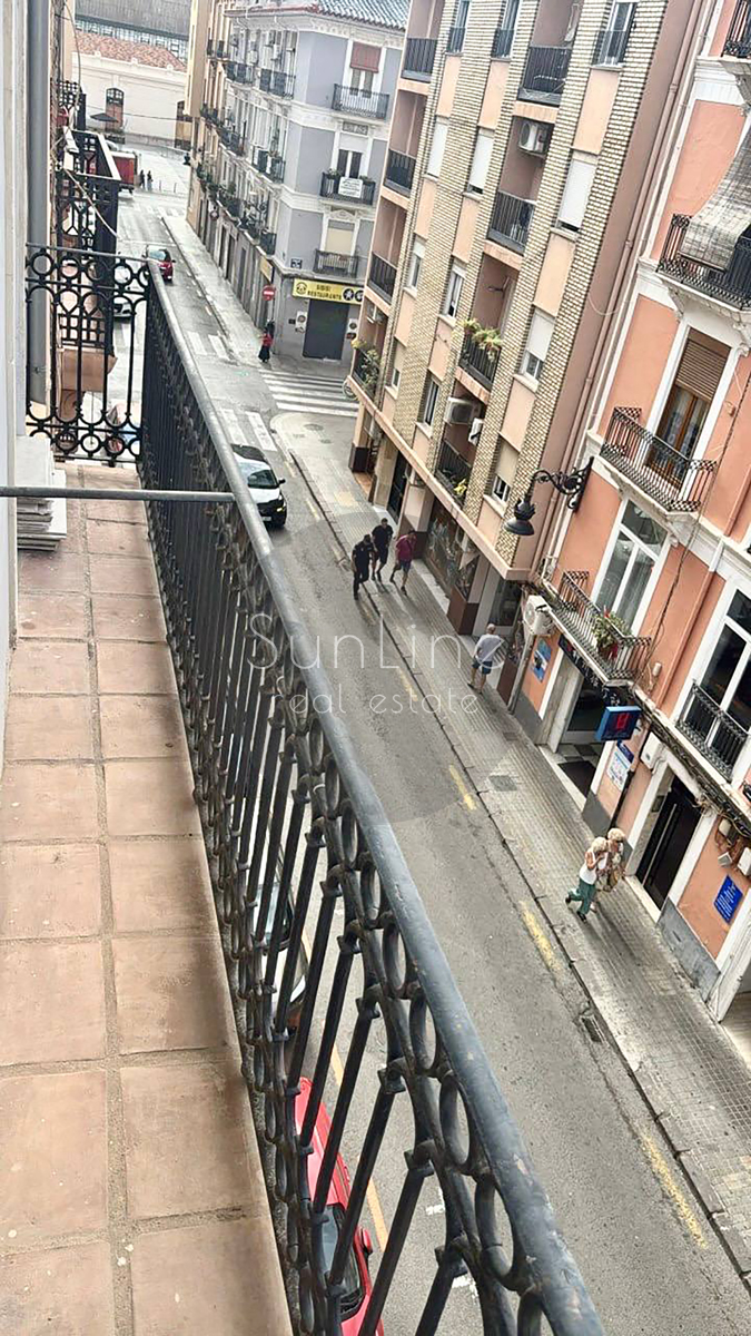 Apartment with 3 bedrooms, balcony, and new kitchen in La Roqueta