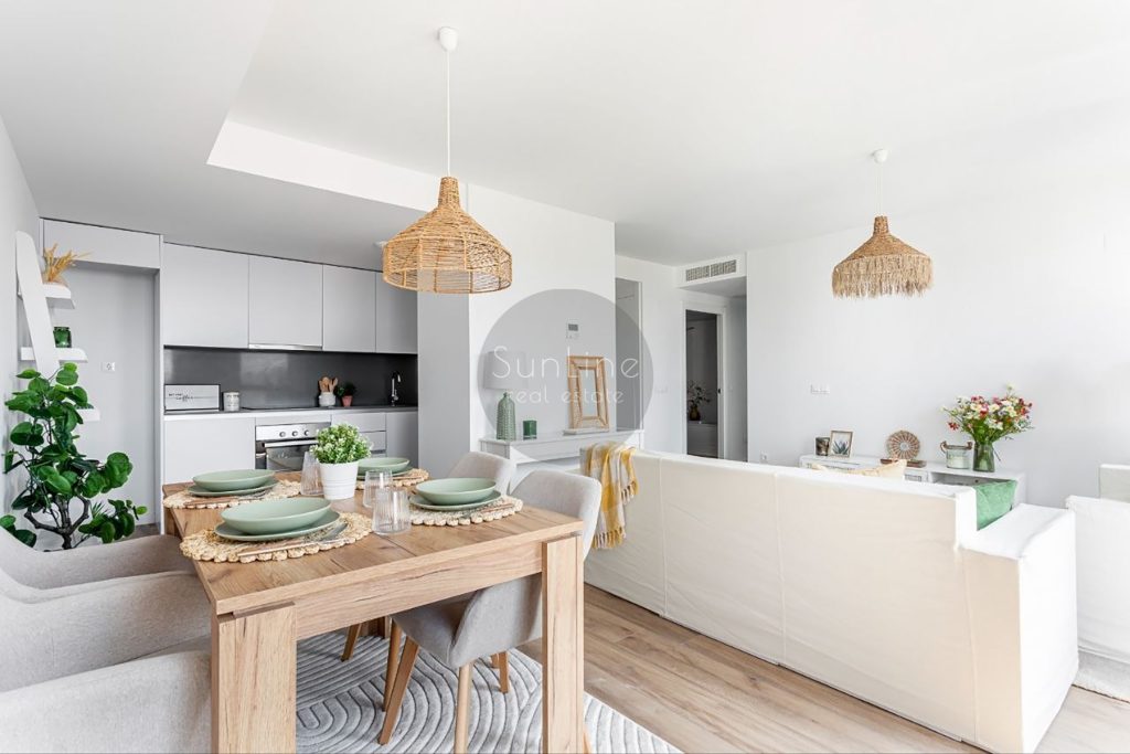 Apartment for sale with pool, padel court, and garage near the sea in Valencia