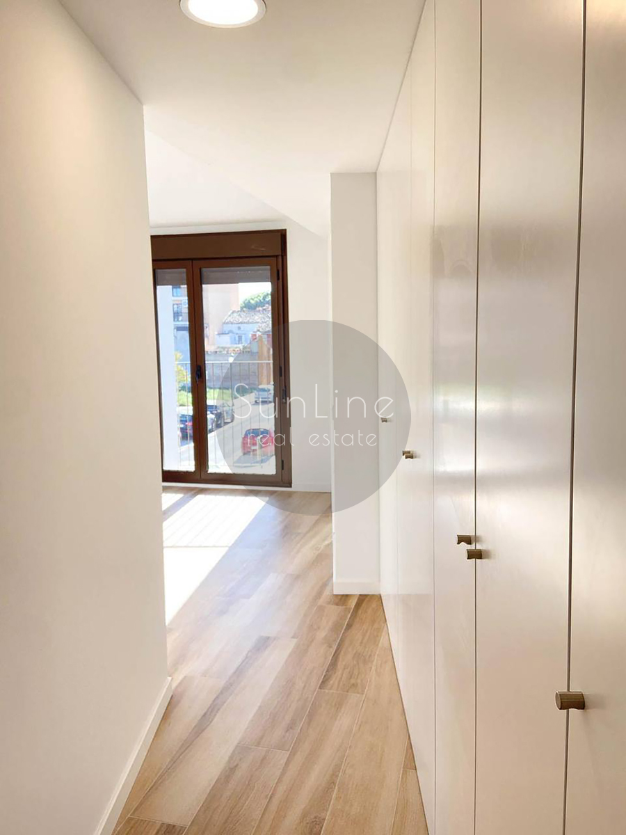 Rent of a new 2024 house with 4 bedrooms and garage in Fonteta de San Luis