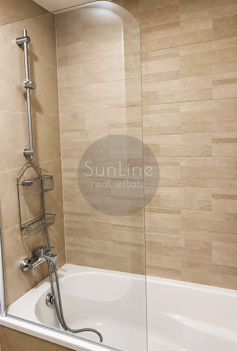 Apartment for rent with pool and garage in a modern area near the City of Arts and Sciences