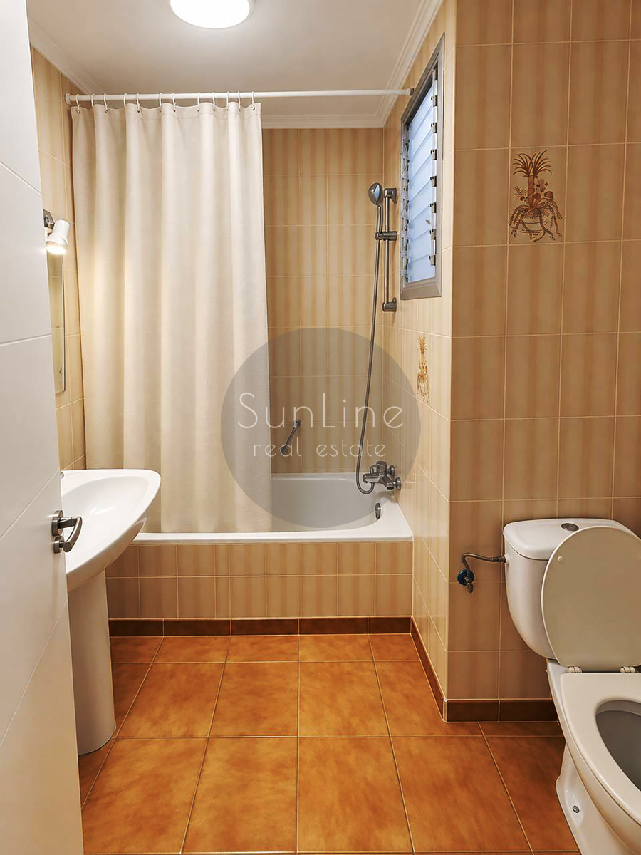 Rent of a furnished two-bedroom apartment with a storeroom near Turia Gardens