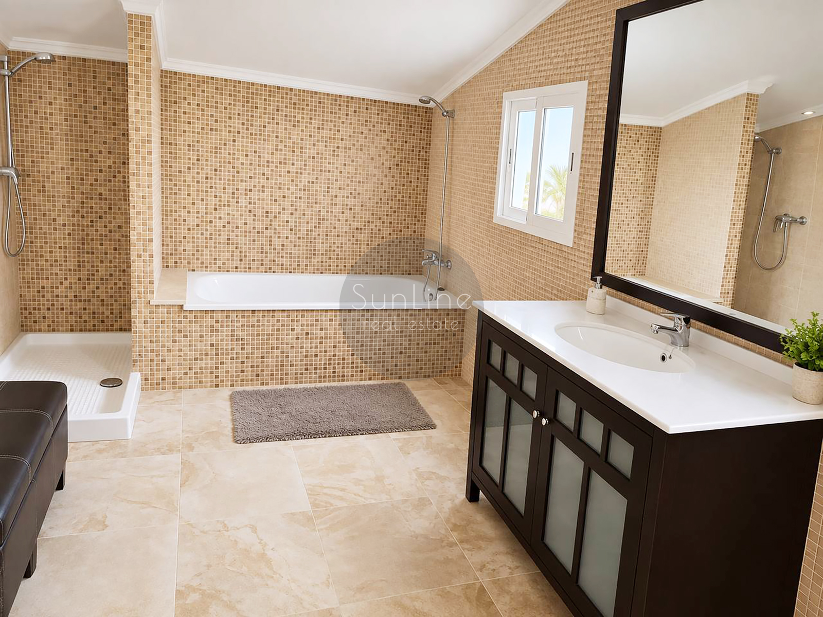 Rent of a 150 m² house with a private plot of 500 m², a pool and a garage in Picassent