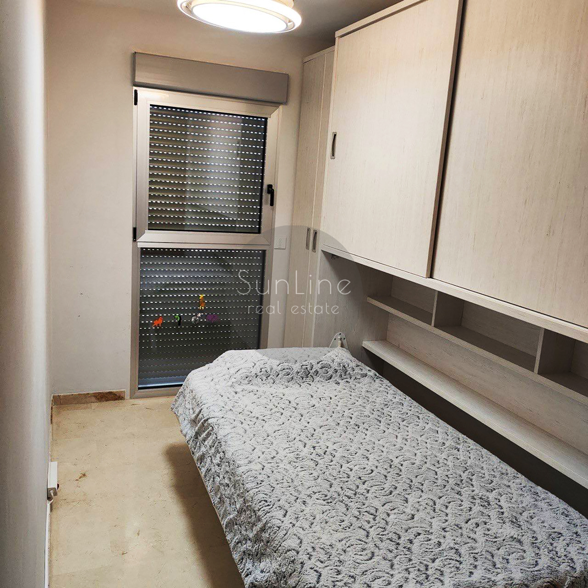 Arriendo de apartamento con 2 dormitorios, garaje y gran terraza en Benicalap