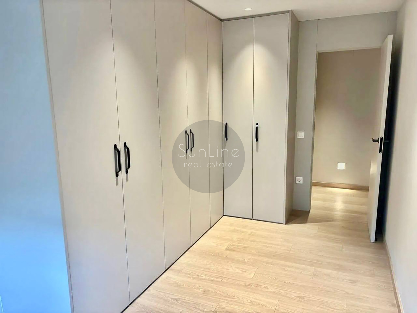 Alquiler de un apartamento espacioso con 3 dormitorios y electrodomésticos Miele y Bosch en El Pla del Real