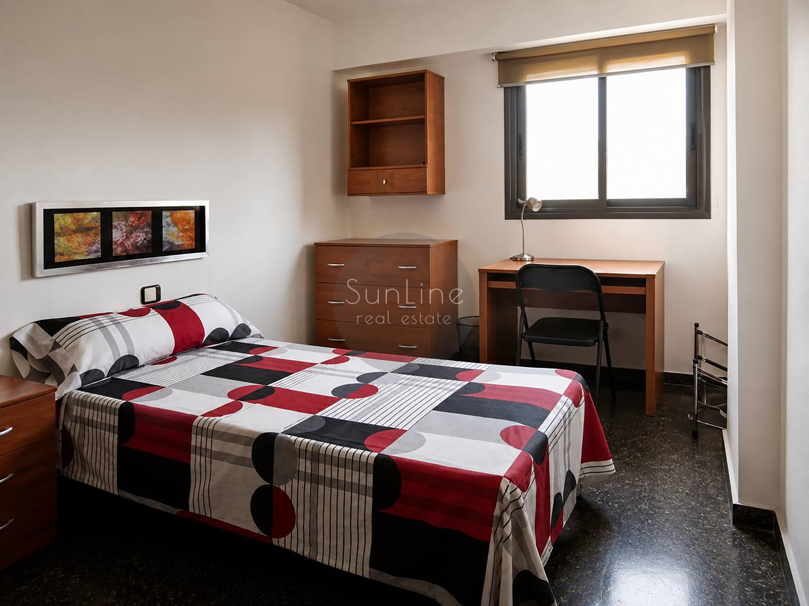 Apartment rental with four bedrooms and a terrace, two minutes from Aragon metro