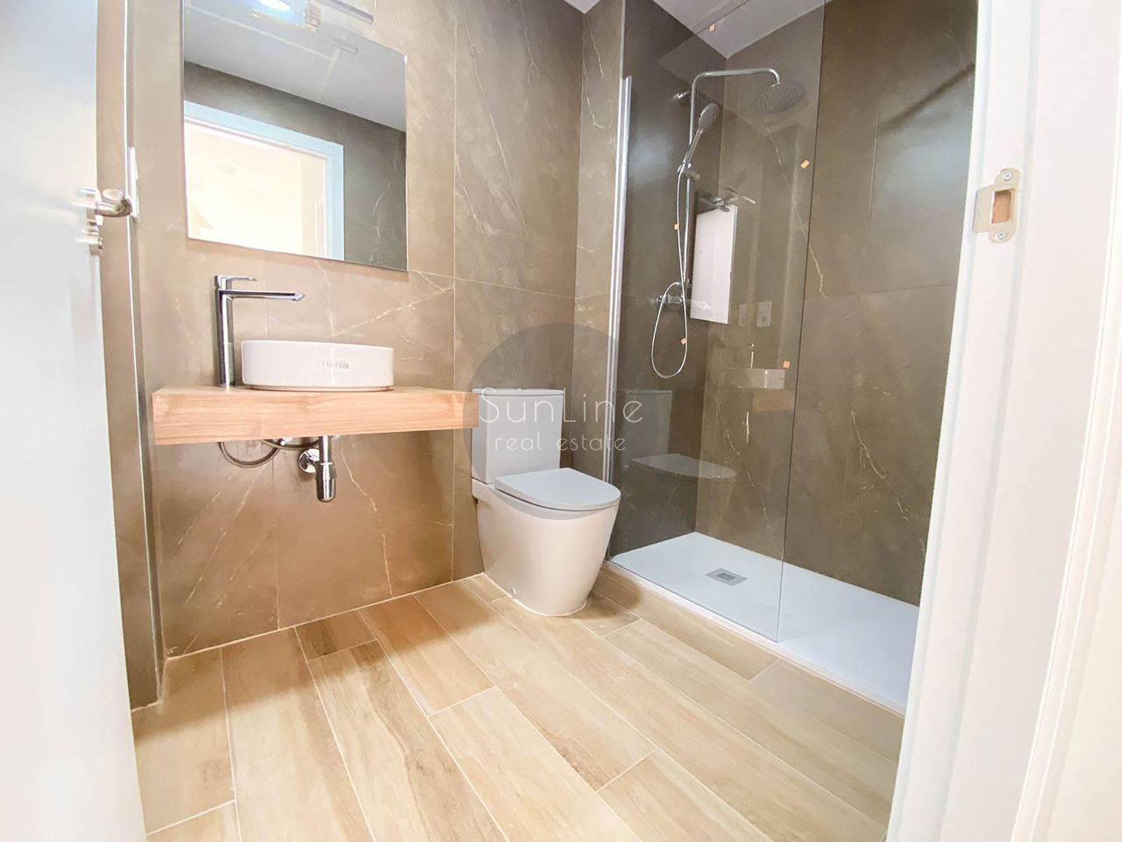 Rent of a new 2024 house with 4 bedrooms and garage in Fonteta de San Luis