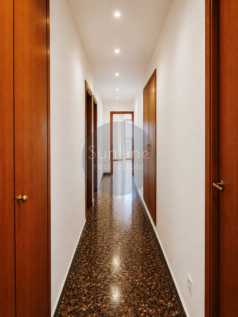 Rent of a spacious 3-bedroom apartment with sea view in El Grau