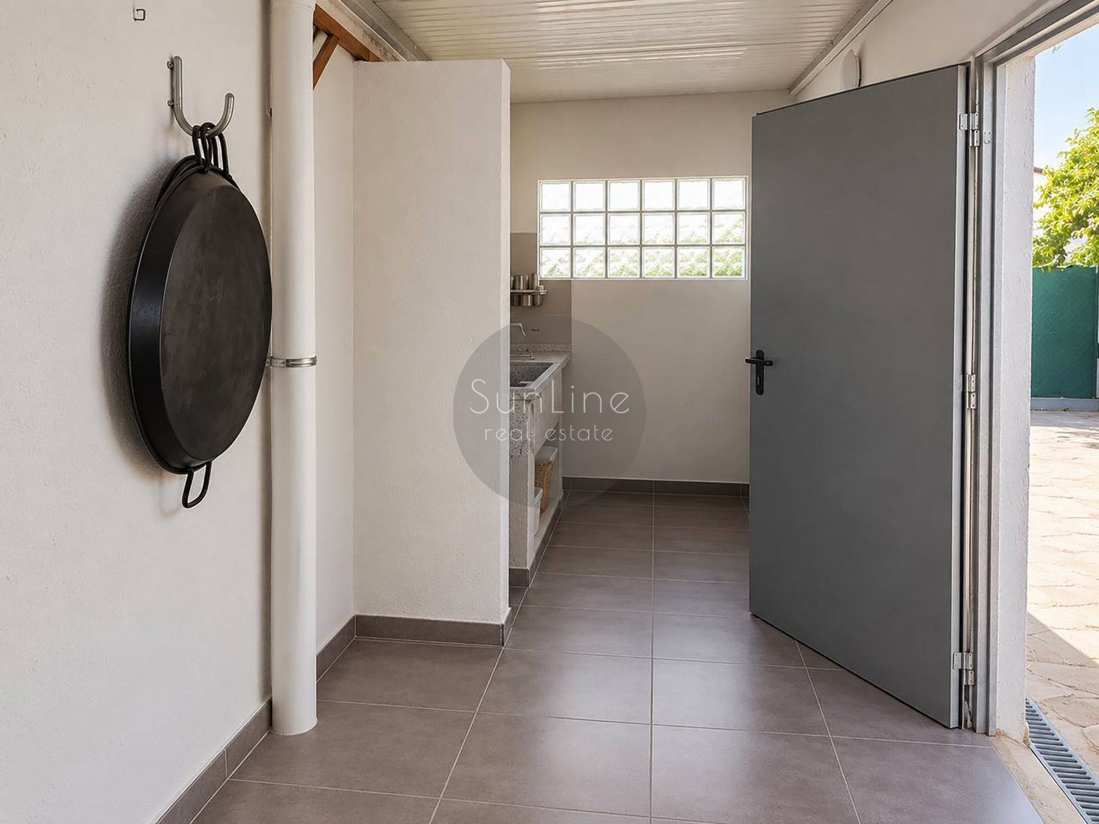 Rent of a 150 m² house with a private plot of 500 m², a pool and a garage in Picassent