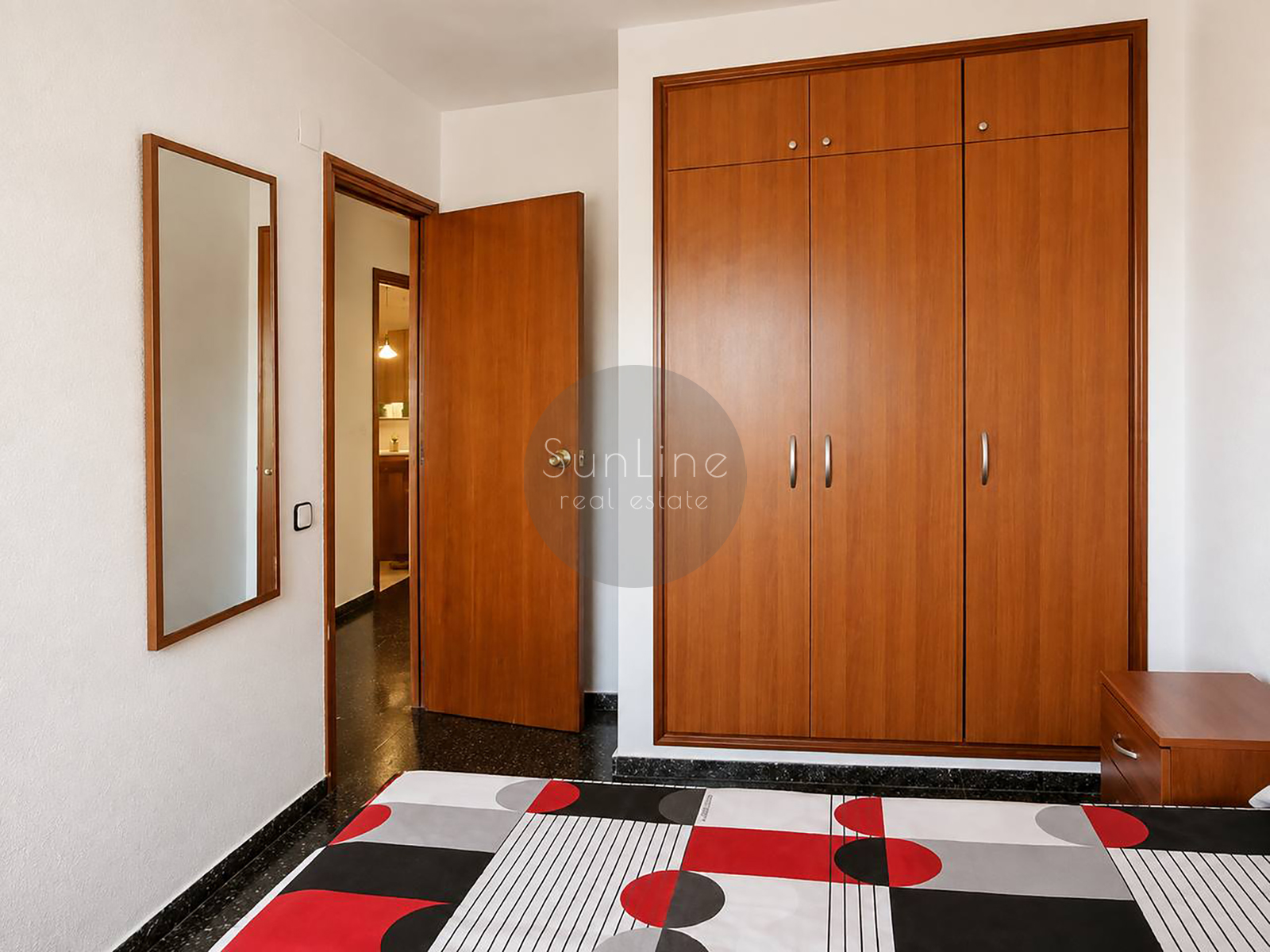 Apartment rental with four bedrooms and a terrace, two minutes from Aragon metro