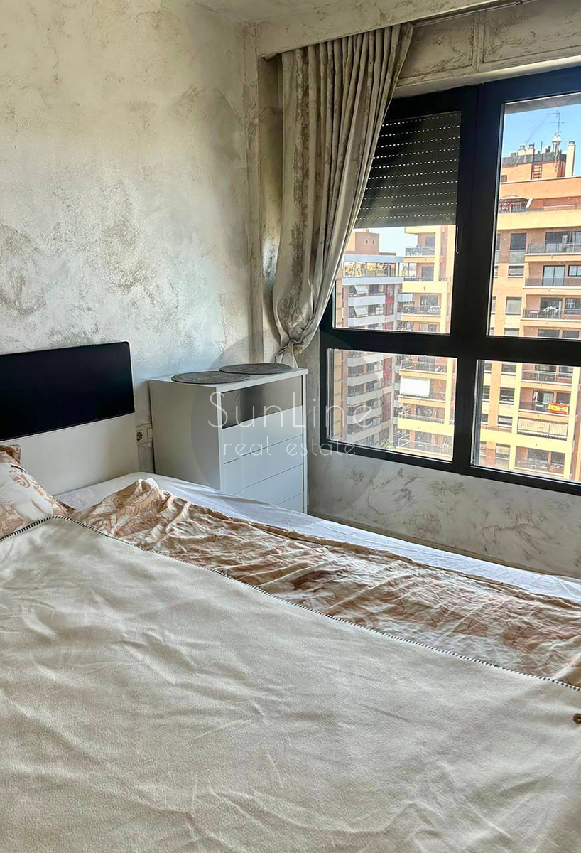 Renting a spacious apartment on the 10th floor with a pool near the City of Arts and Sciences