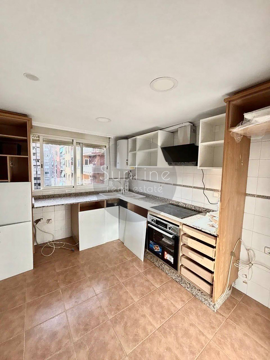 Bright apartment for a large family with 4 bedrooms and two terraces in Valencia