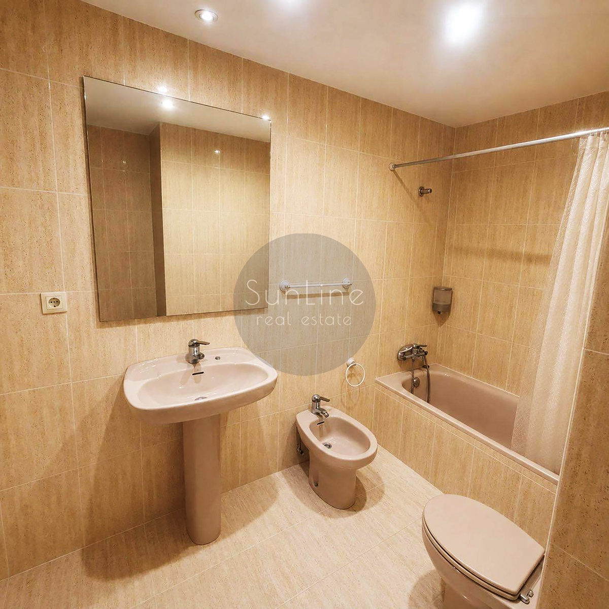 Rent of a spacious 3-bedroom apartment with sea view in El Grau