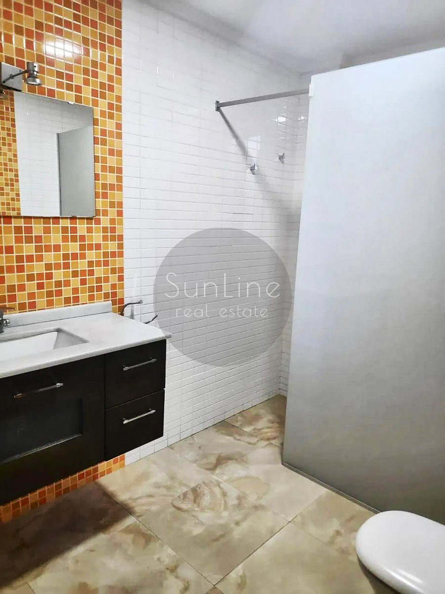 Rent of a 150 m² house with a private plot of 500 m², a pool and a garage in Picassent