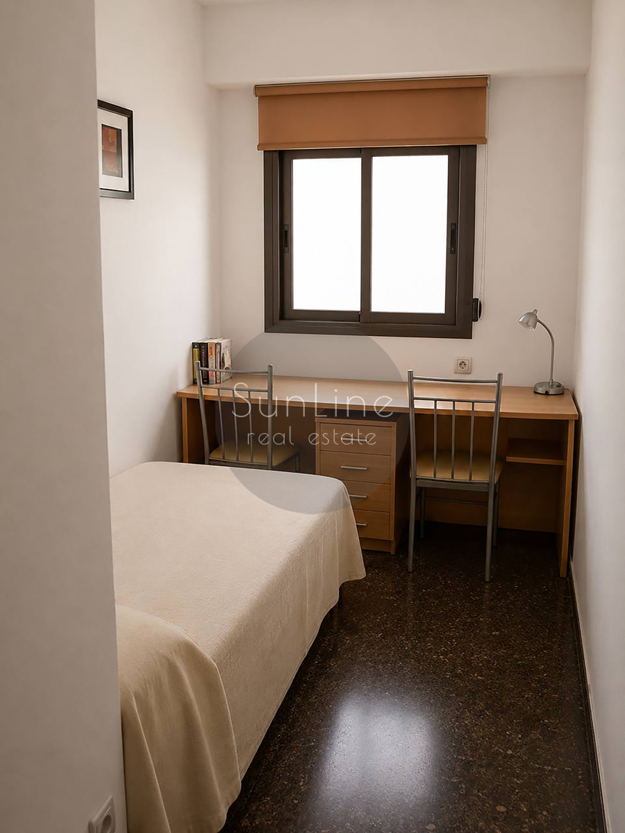 Apartment rental with four bedrooms and a terrace, two minutes from Aragon metro