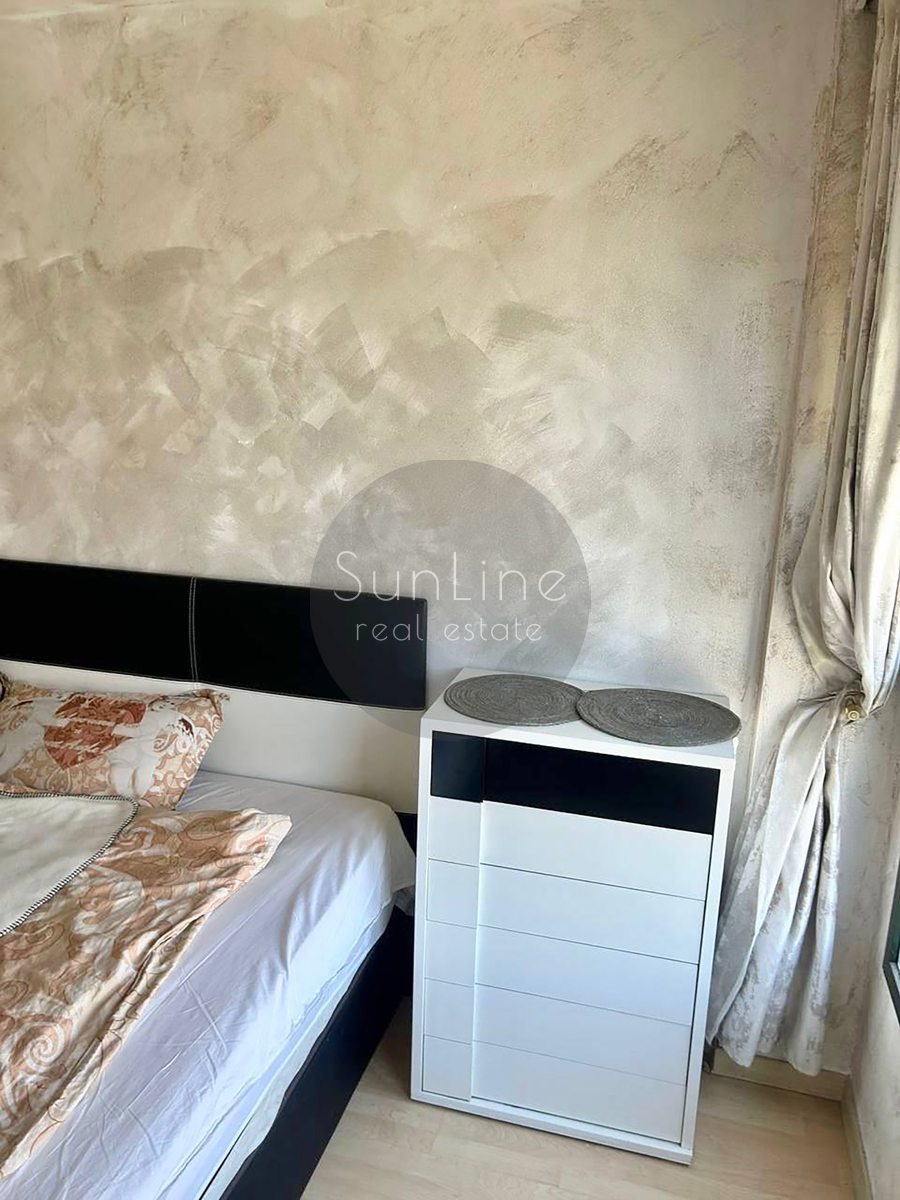 Renting a spacious apartment on the 10th floor with a pool near the City of Arts and Sciences