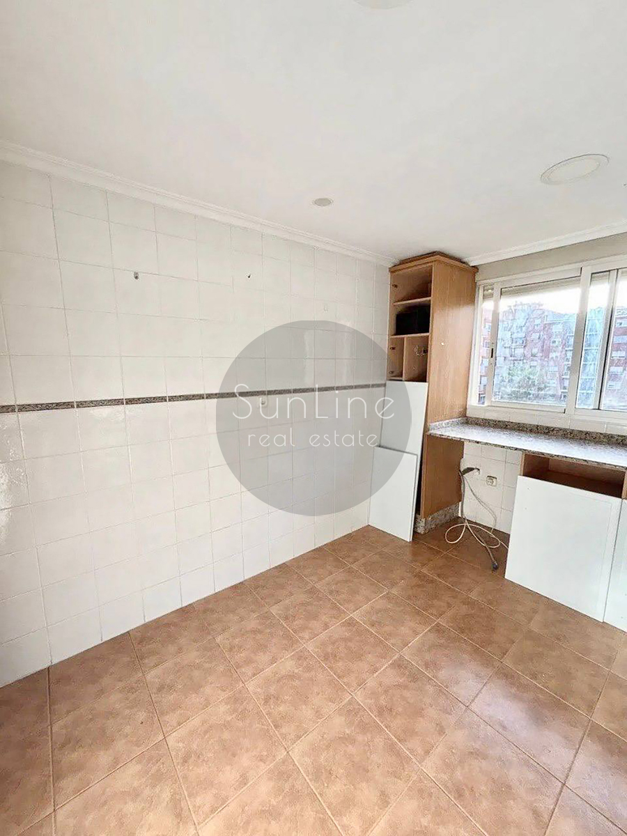 Bright apartment for a large family with 4 bedrooms and two terraces in Valencia