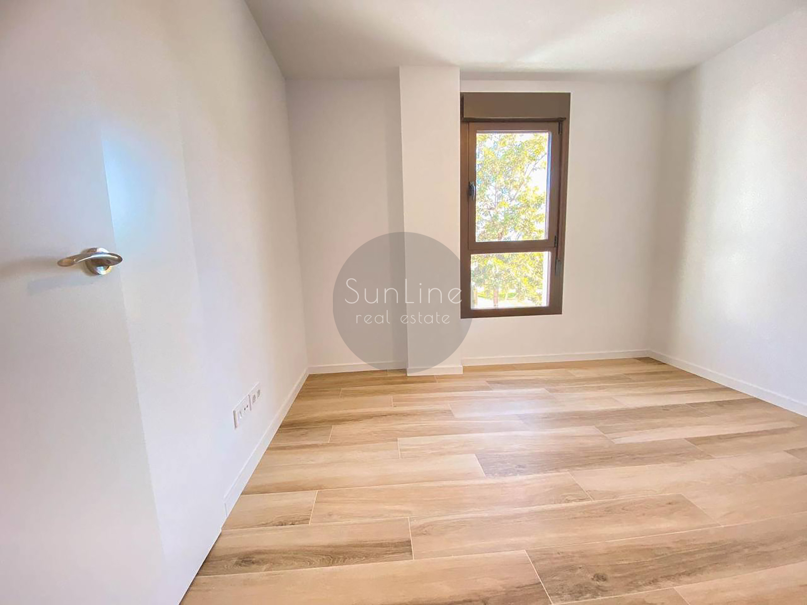 Rent of a new 2024 house with 4 bedrooms and garage in Fonteta de San Luis