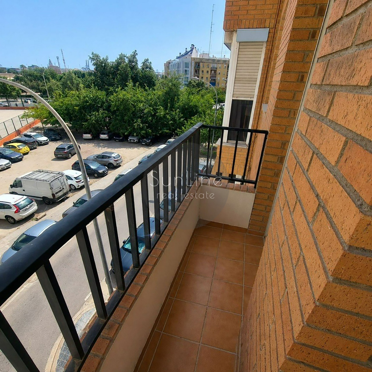 Rent of a spacious 3-bedroom apartment with sea view in El Grau