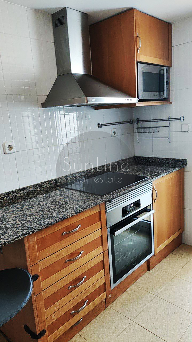 Arriendo de apartamento con 2 dormitorios, garaje y gran terraza en Benicalap